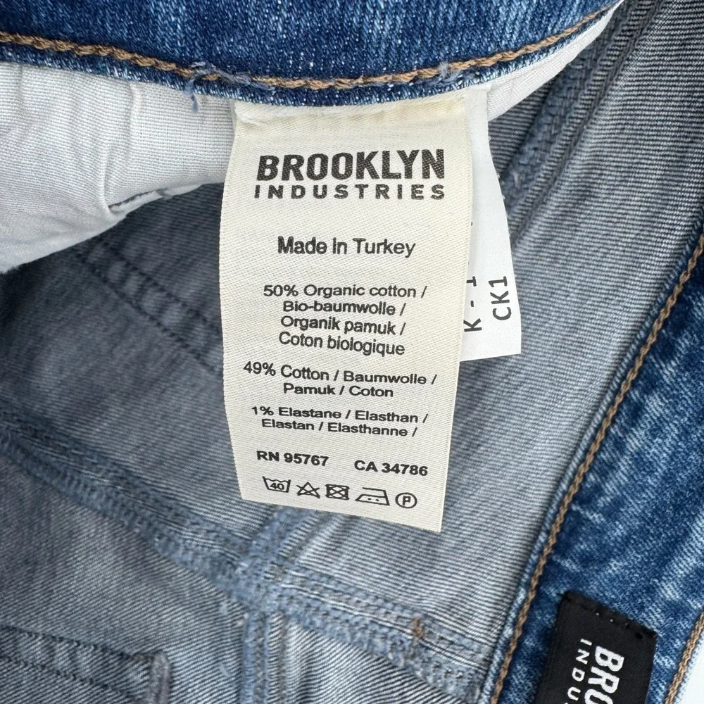 Brooklyn Industries Court Jeans Mens 29 Blue Slim Straight Distressed Raw Hem